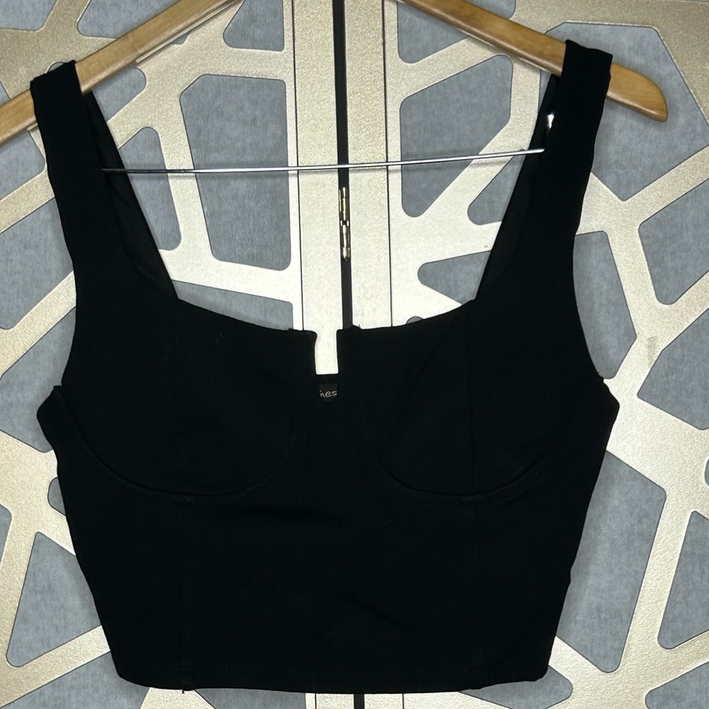 Black Crop Top Size Large‎